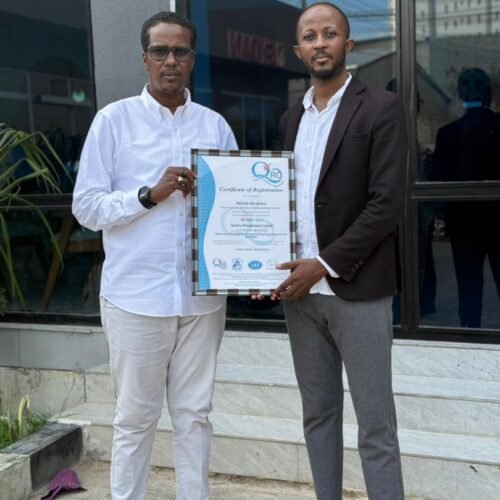 Warsame Receiving the Certificate