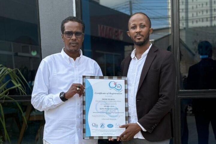 Warsame Receiving the Certificate
