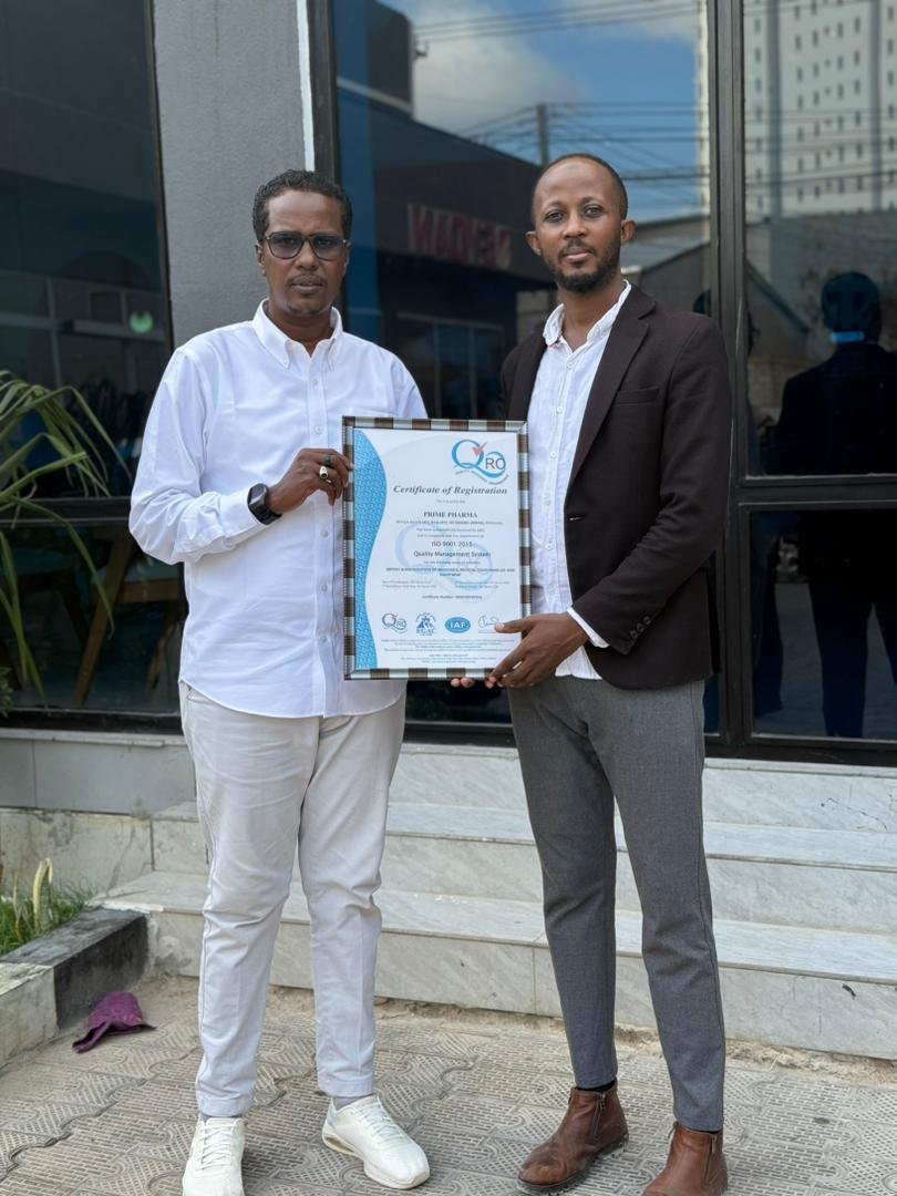 Warsame Receiving the Certificate